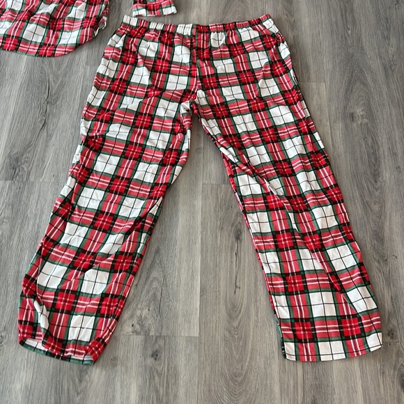 Carters mom & dad matching PJs - PJ shirt for mom- medium / pants for dad XL - Picture 10 of 11